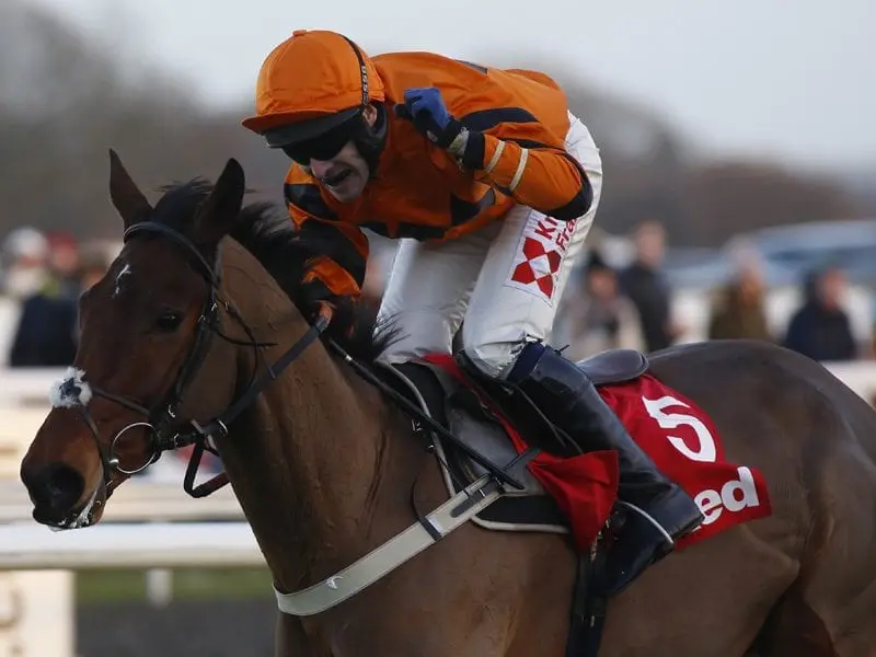 Thistlecrack has produced an incredible performance to run out a winner of the King George VI Chase. Thistlecrack wins the King George VI Steeple Chase race