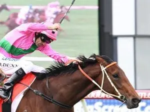 Riviera Sandown win all for Hawkes family Riviera Sandown win all for Hawkes family