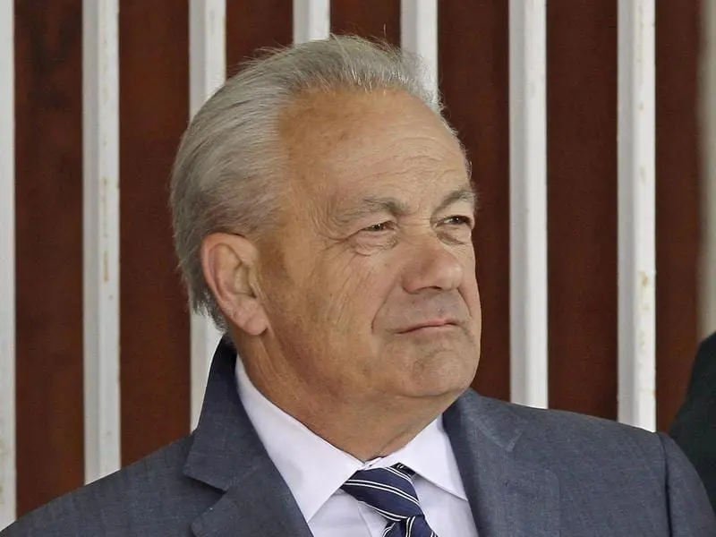 American Hall of Fame trainer Jerry Hollendorfer has been banned from racing horses at Santa Anita. jerry hollendorfer