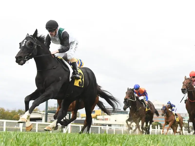 So Si Bon wins at Caulfield.