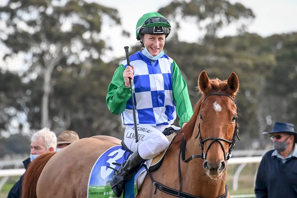 Last Week, ridden by Linda Meech