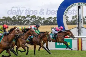Today's horse racing tips & best bets | February 28, 2022