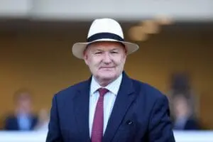 Blinkers on Star Mac in Hong Kong Classic Cup