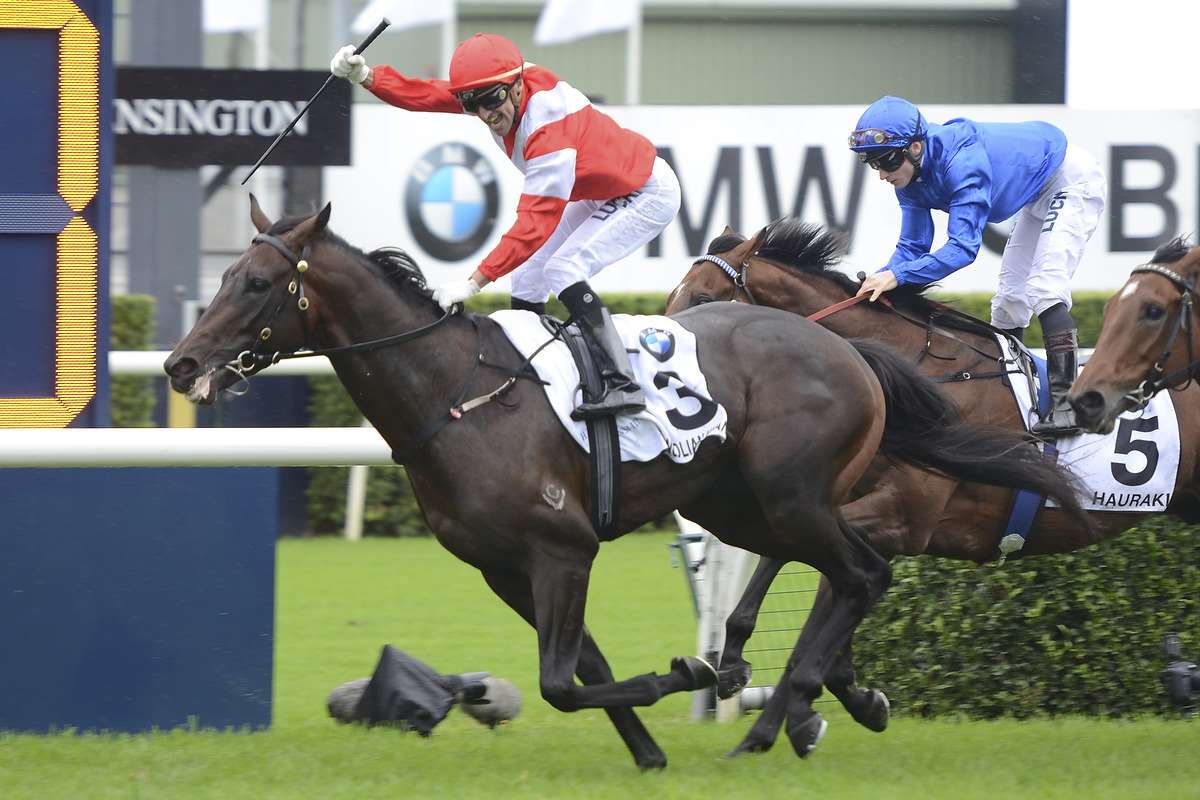 Mongolian Khan wins the 2015 Australian Derby
