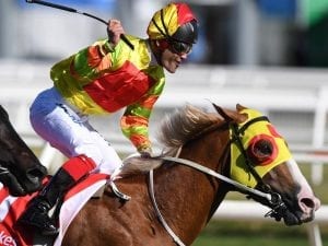 Mighty Boss scores upset Guineas victory