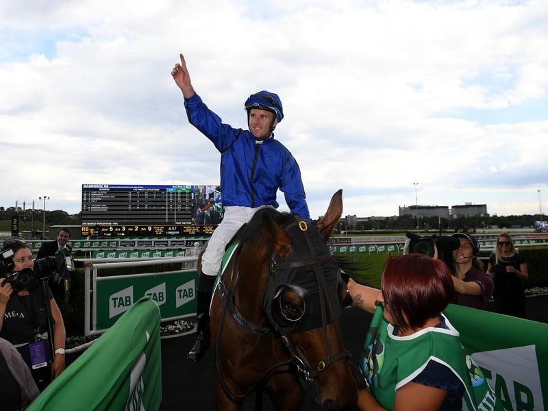 Tommy Berry returns to scale on Happy Clapper.
