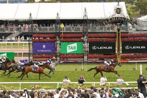 Soulcombe destroys his rivals in Queen's Cup