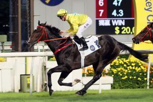 Lucky Sweynesse storms to record-equalling triumph in Sha Tin Vase